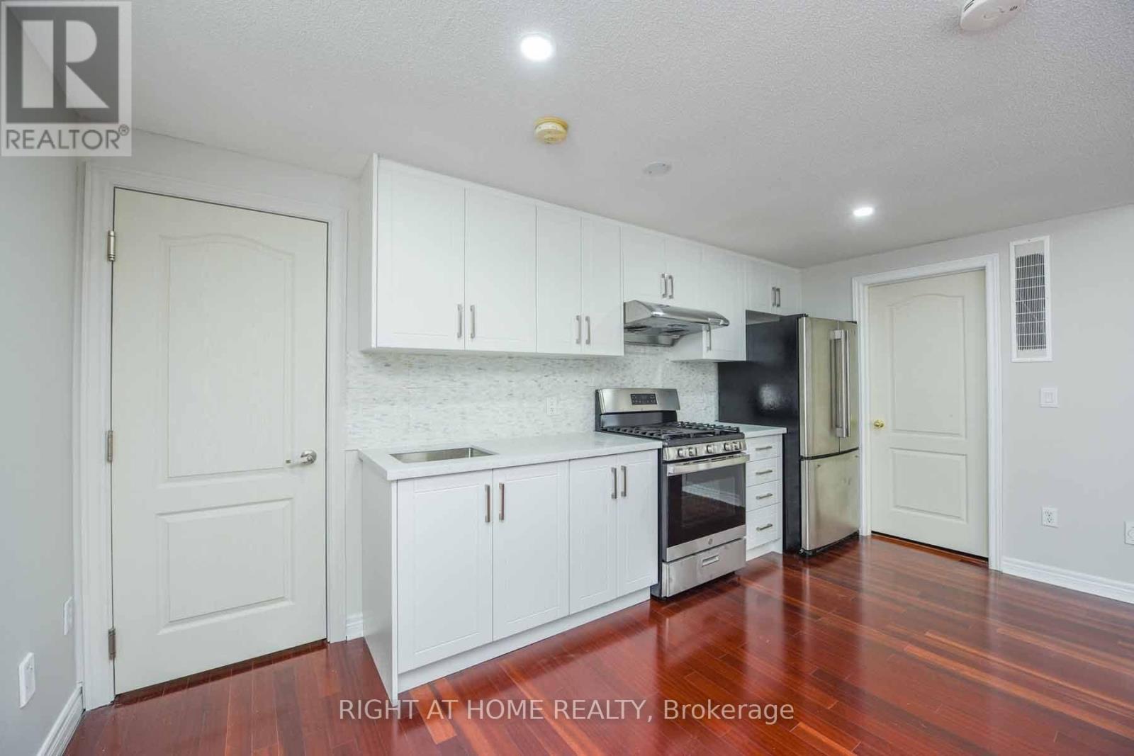Lower - 2229 Glazebrook Circle Property Photo 4
