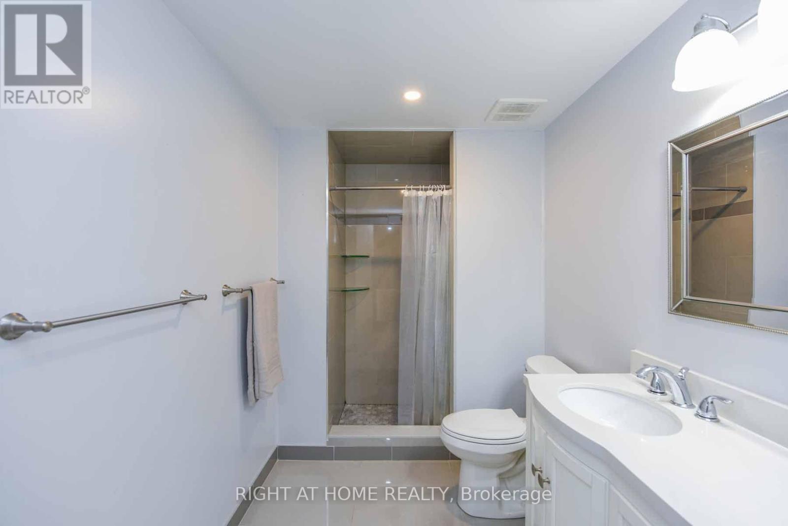 Lower - 2229 Glazebrook Circle Property Photo 8