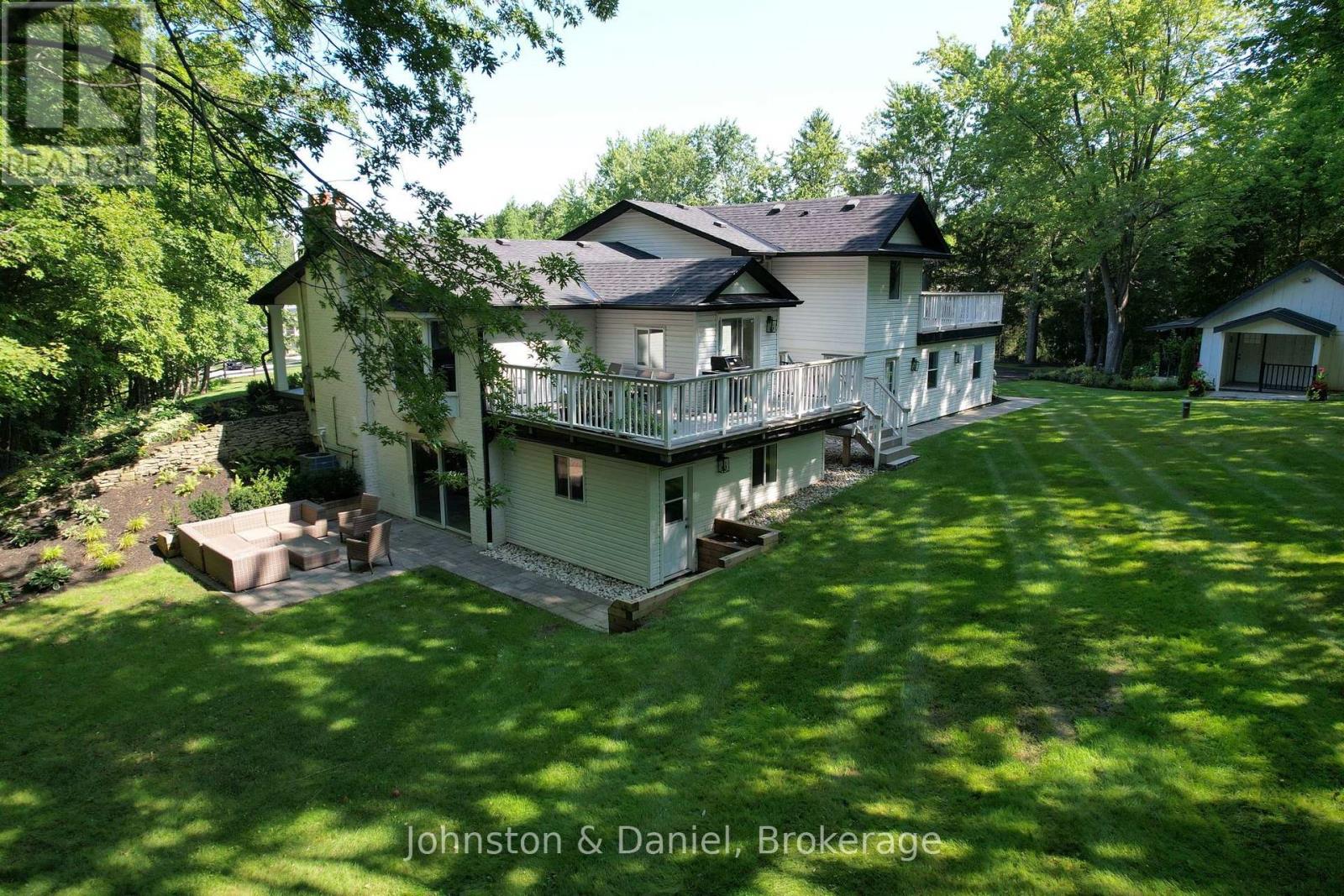 2340 Britannia Road Property Photo 9