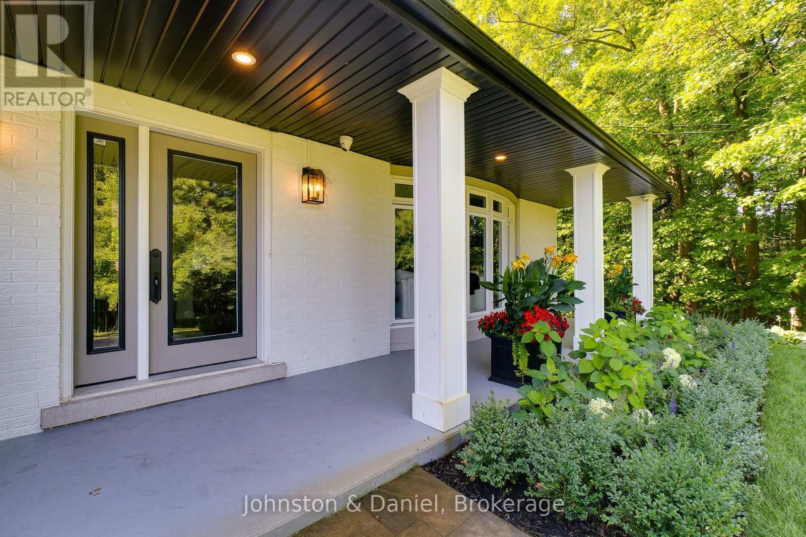 2340 Britannia Road Property Photo 11