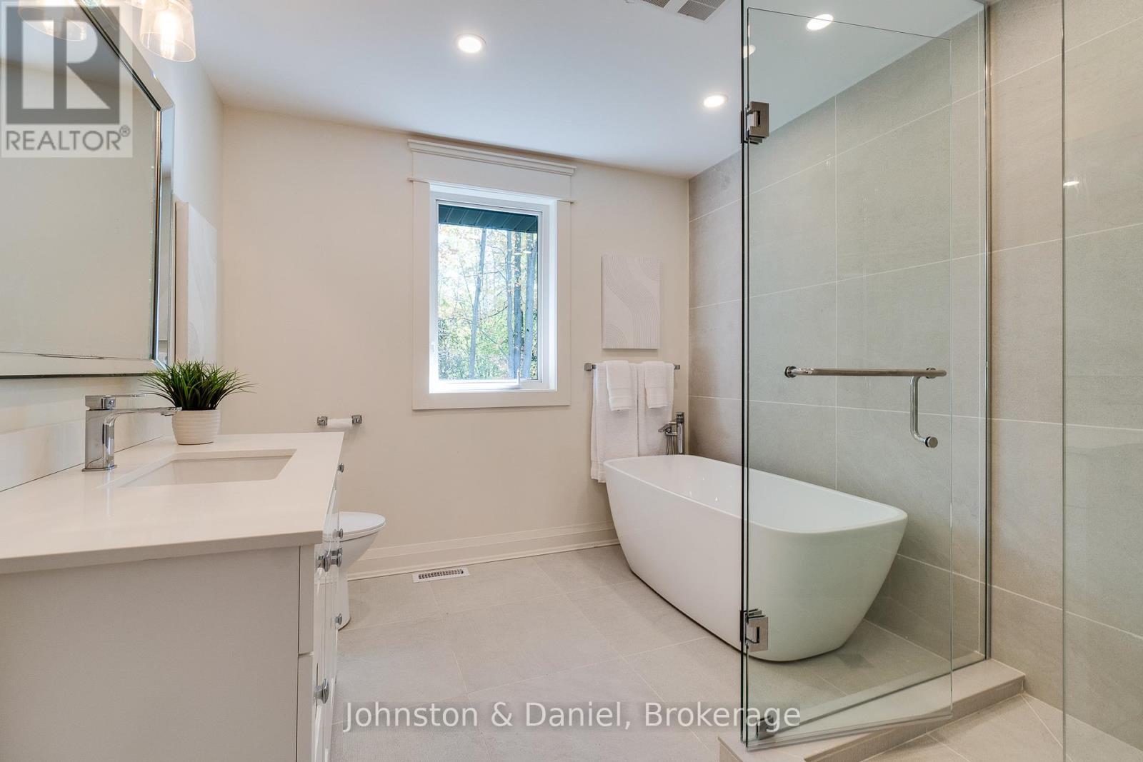 2340 Britannia Road Property Photo 29