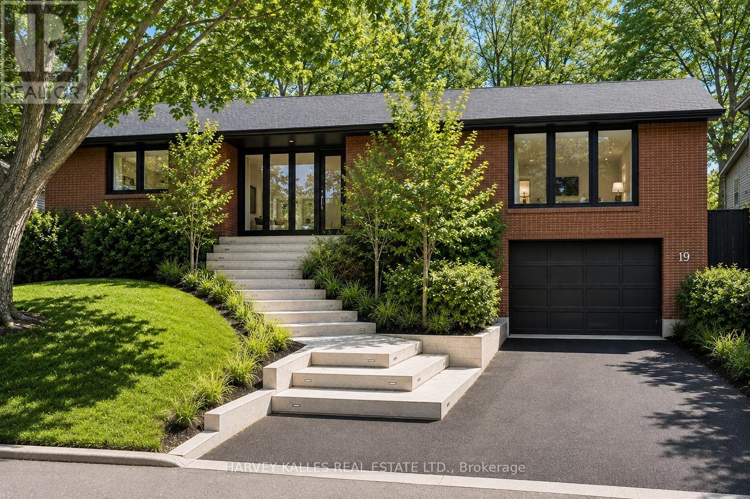 19 BLAIR ATHOL CRESCENT