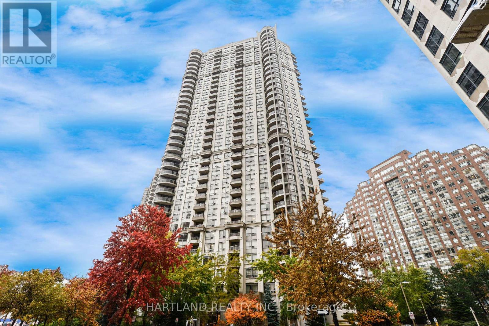 405 - 310 BURNHAMTHORPE ROAD W Property Photo 1