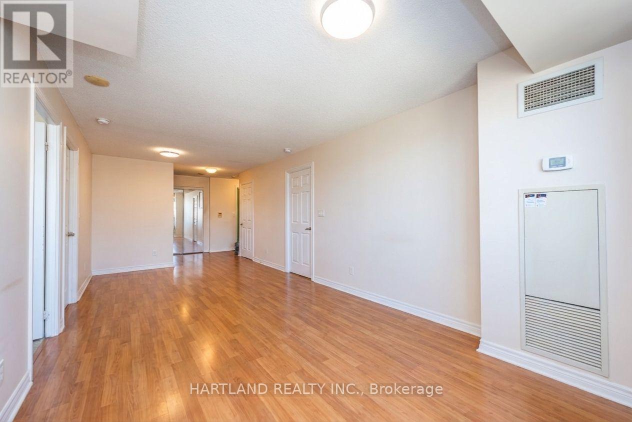 405 - 310 Burnhamthorpe Road W Property Photo 7