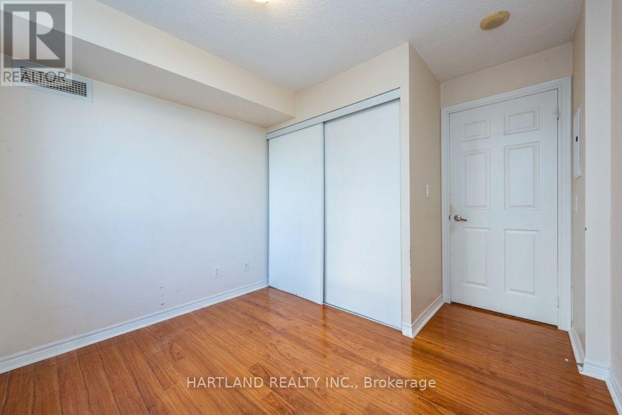 405 - 310 Burnhamthorpe Road W Property Photo 8