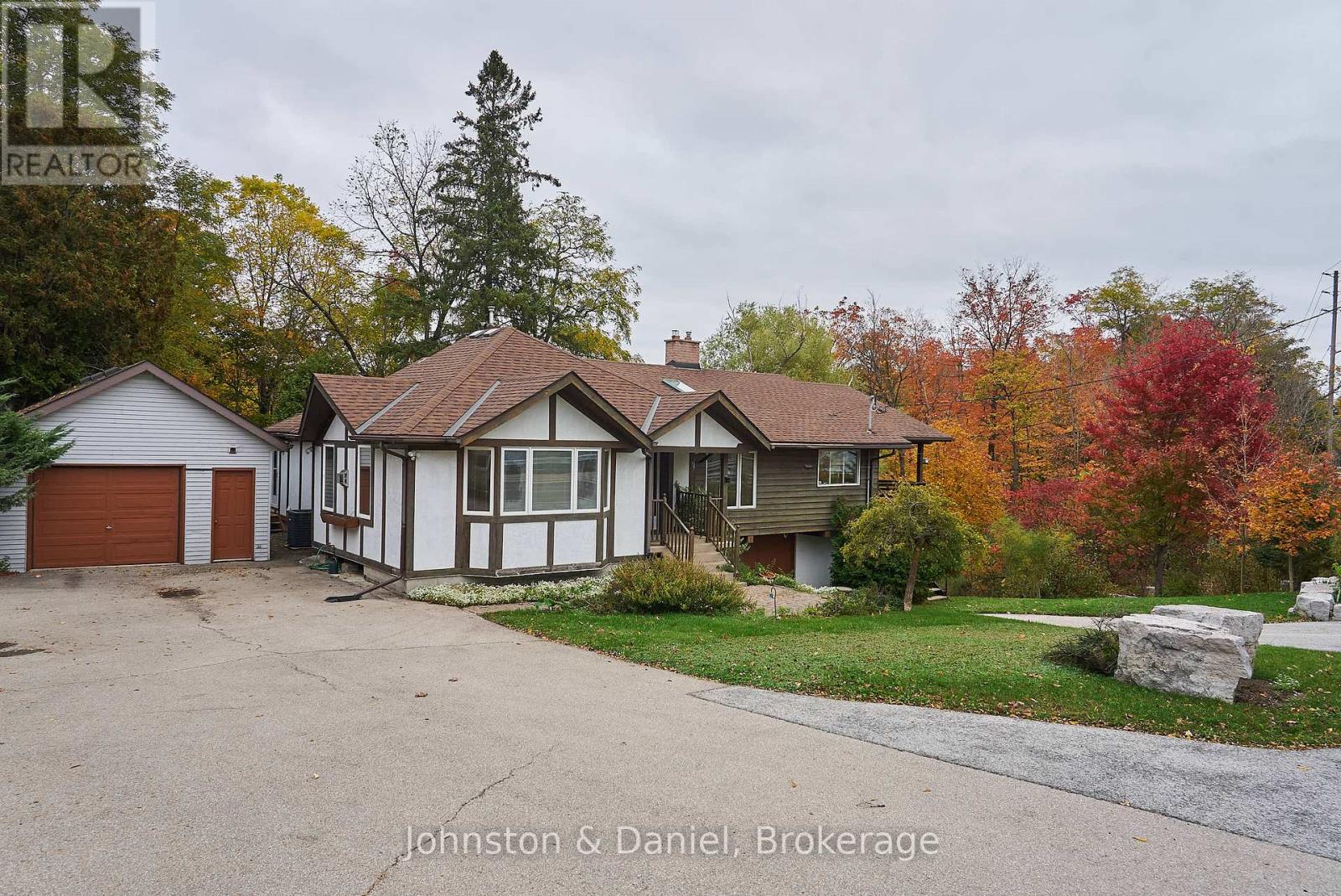 7095 Guelph Line Property Photo 5