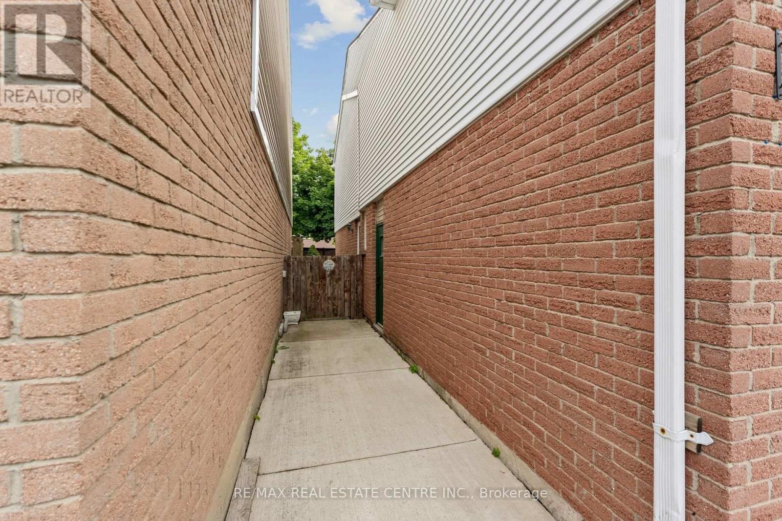 26 Jameson Crescent Property Photo 33