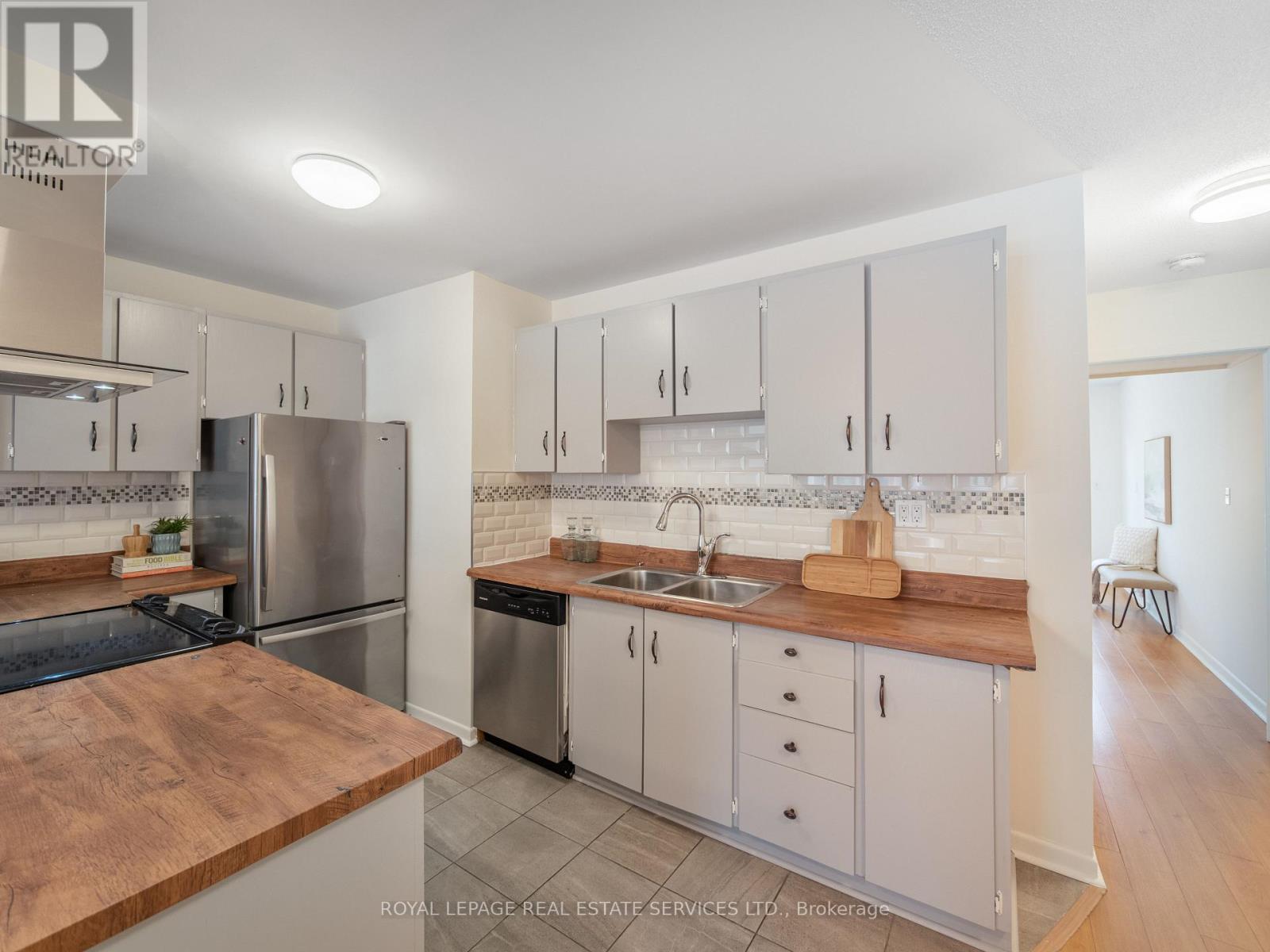 346 Indian Road Crescent Property Photo 11
