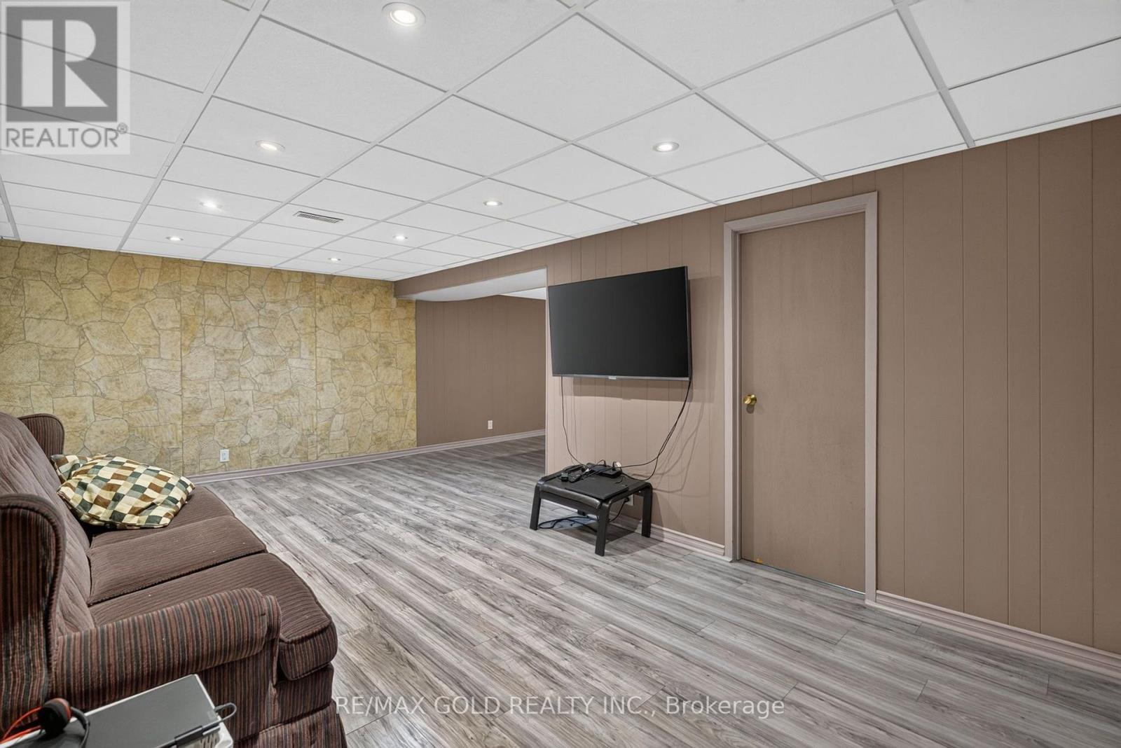 18 Esplanade Road Property Photo 37