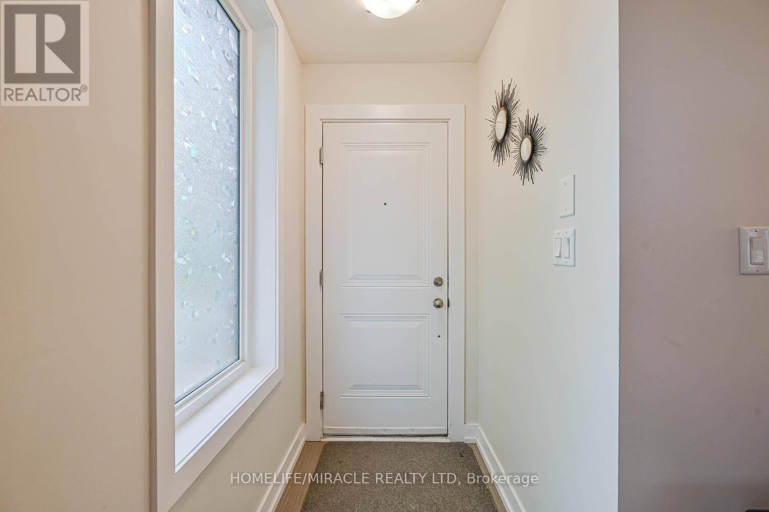 114 - 256 Royal York Road Property Photo 4