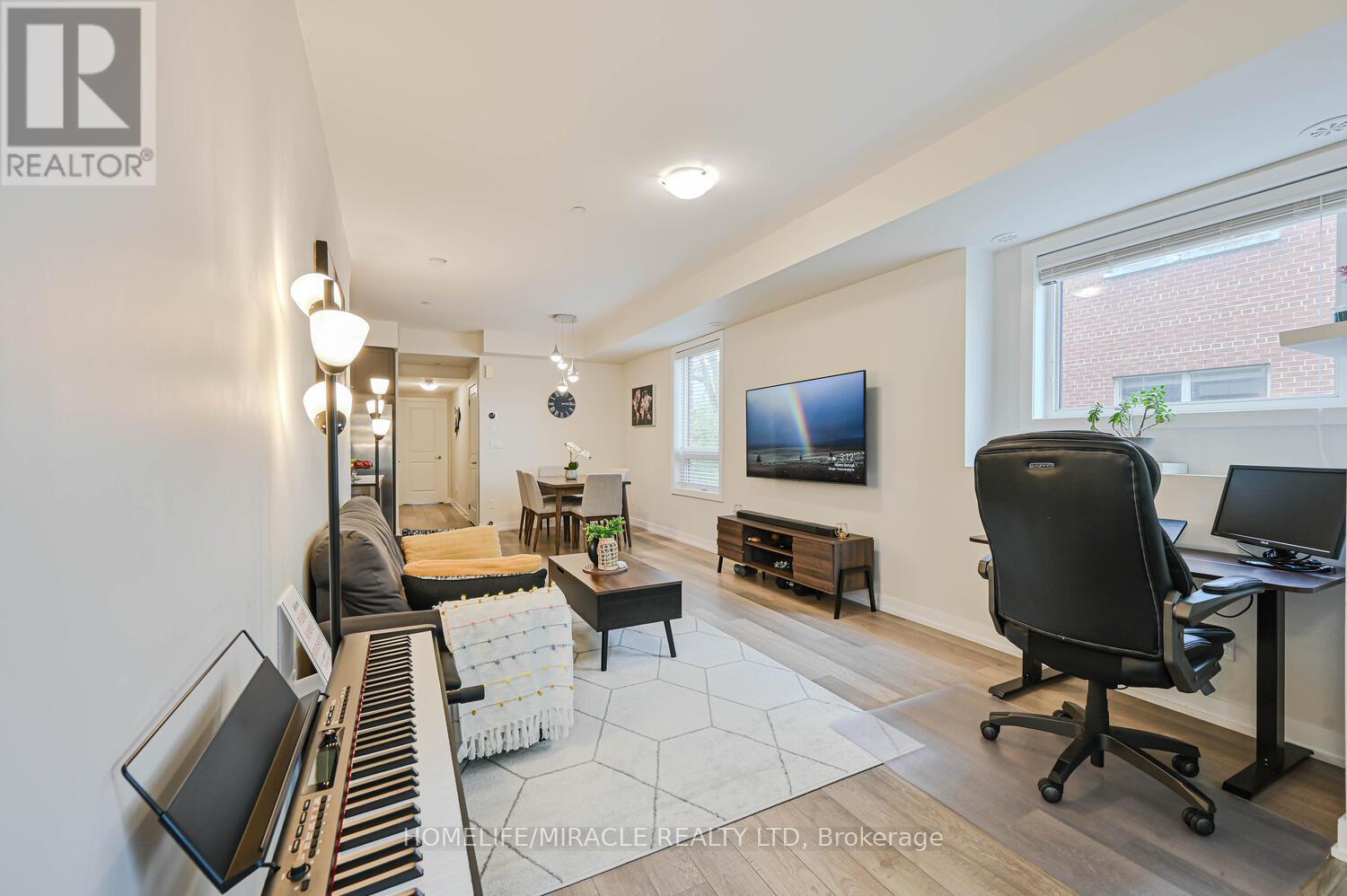 114 - 256 Royal York Road Property Photo 6
