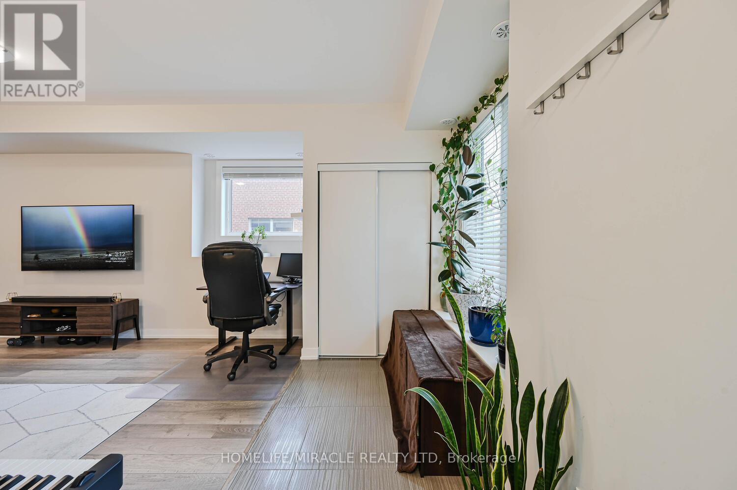 114 - 256 Royal York Road Property Photo 7