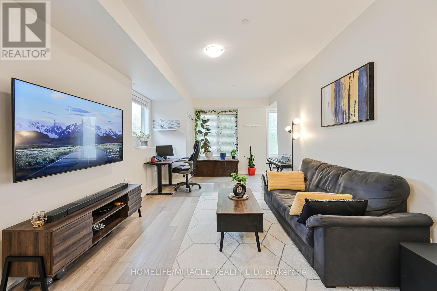 114 - 256 Royal York Road Property Photo 8