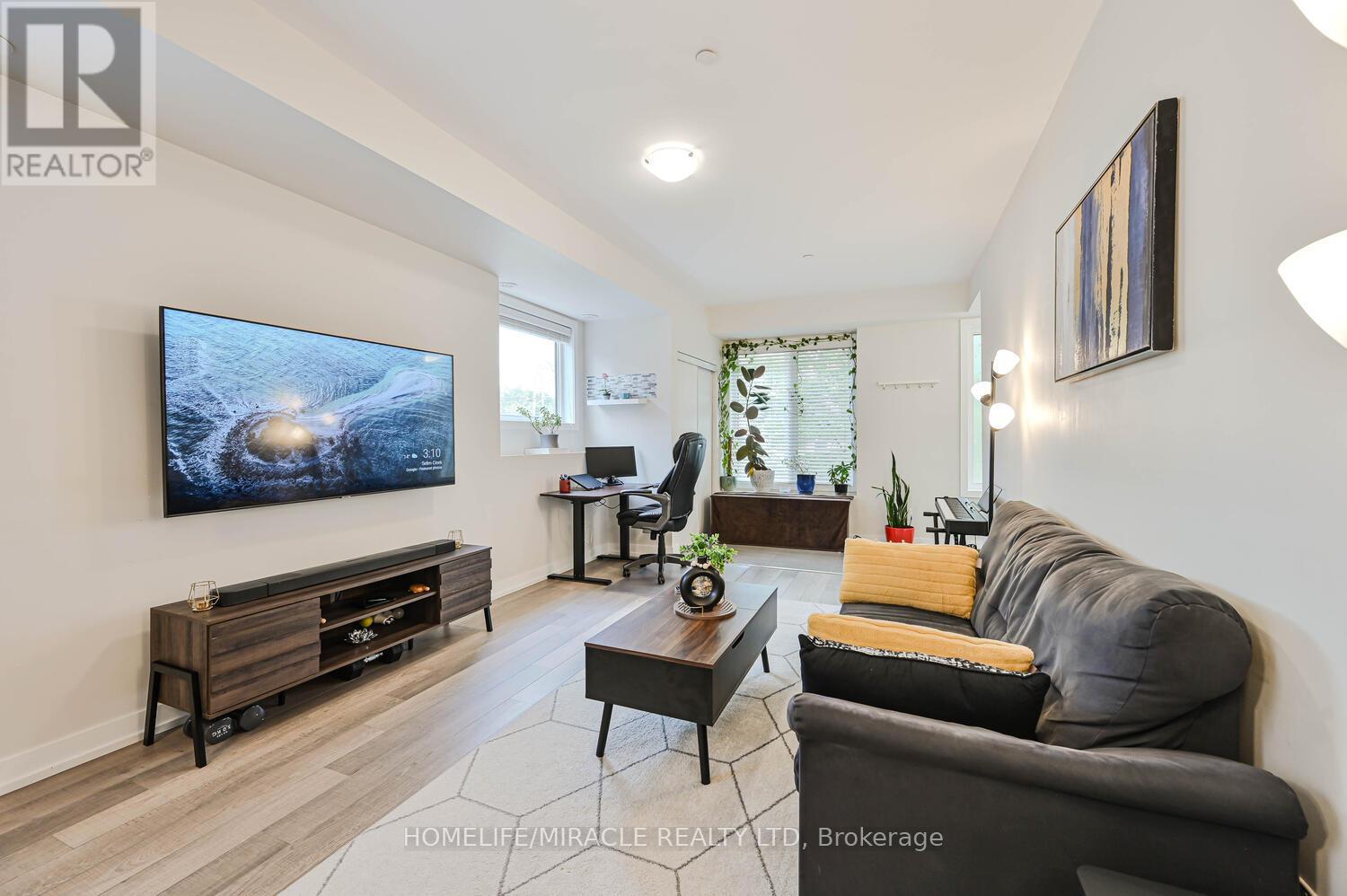 114 - 256 Royal York Road Property Photo 10