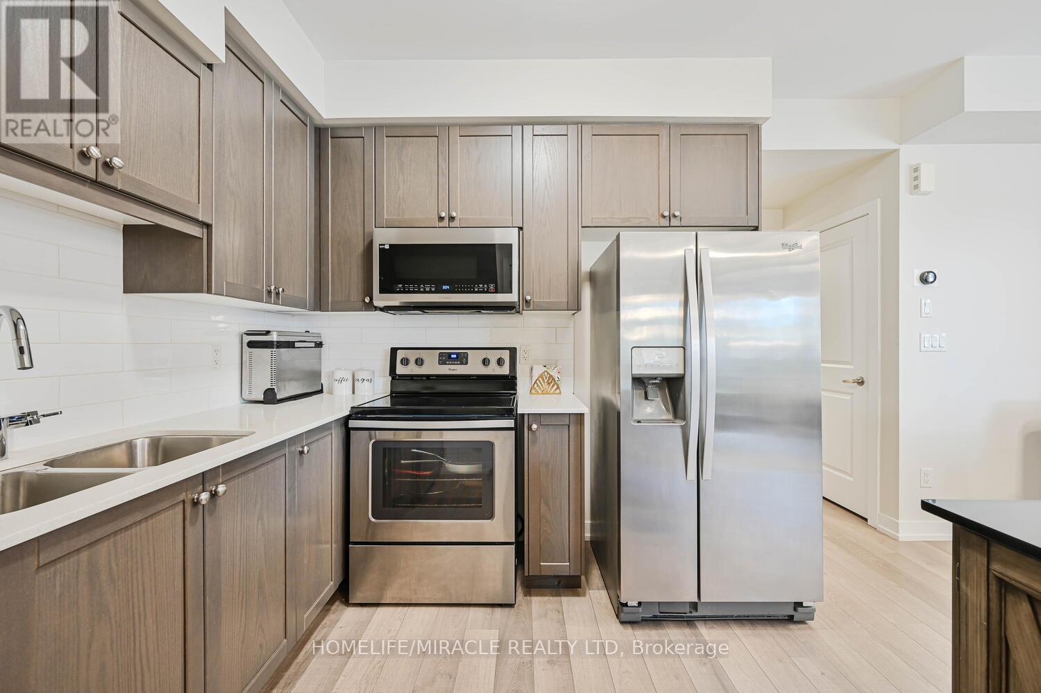 114 - 256 Royal York Road Property Photo 15