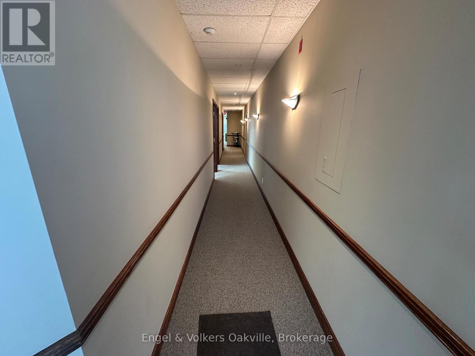 104 - 146 Lakeshore Road E Property Photo 11