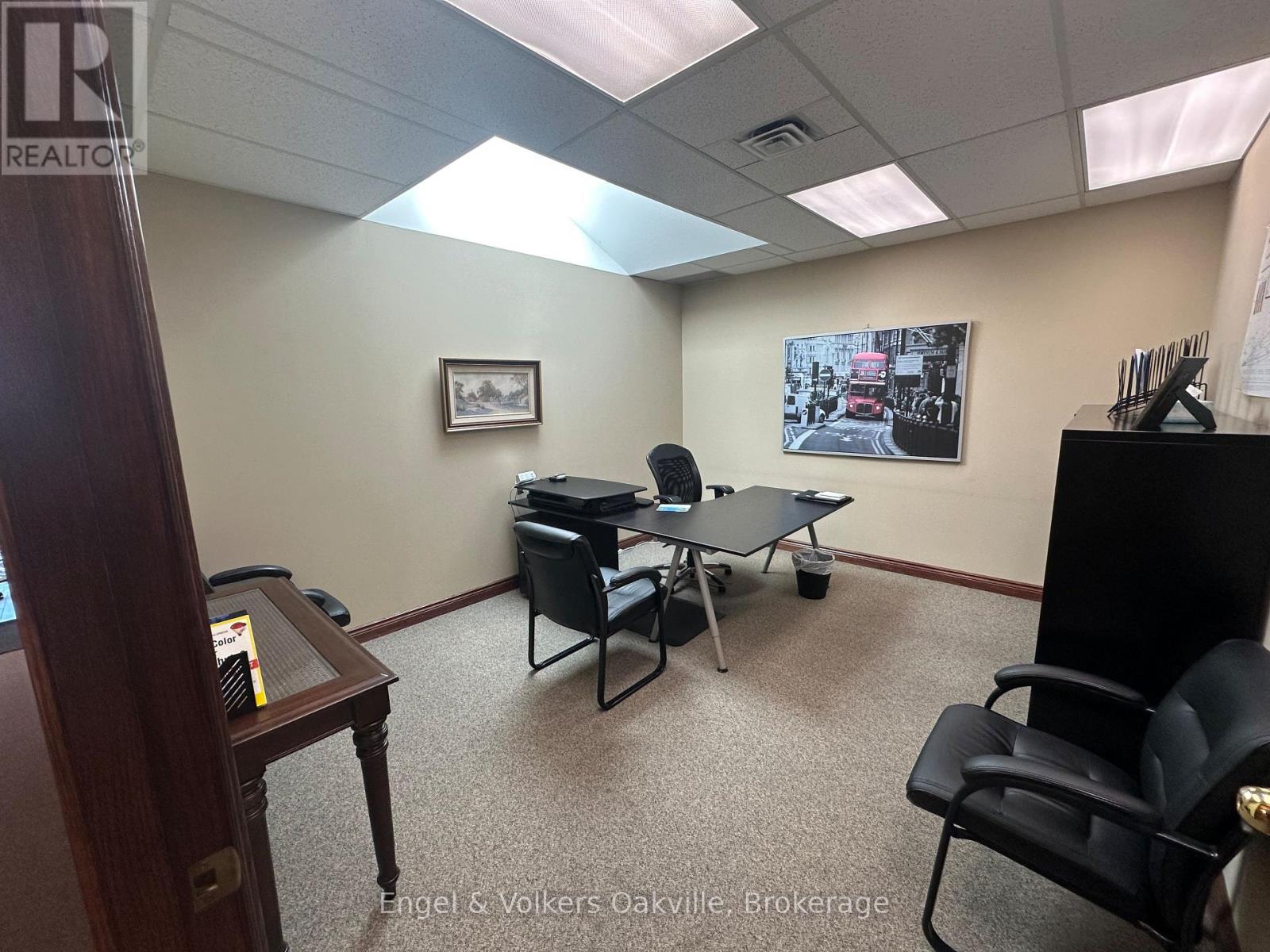 104 - 146 Lakeshore Road E Property Photo 12