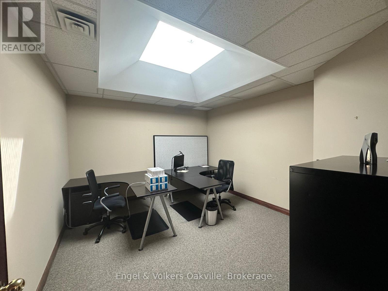 104 - 146 Lakeshore Road E Property Photo 16