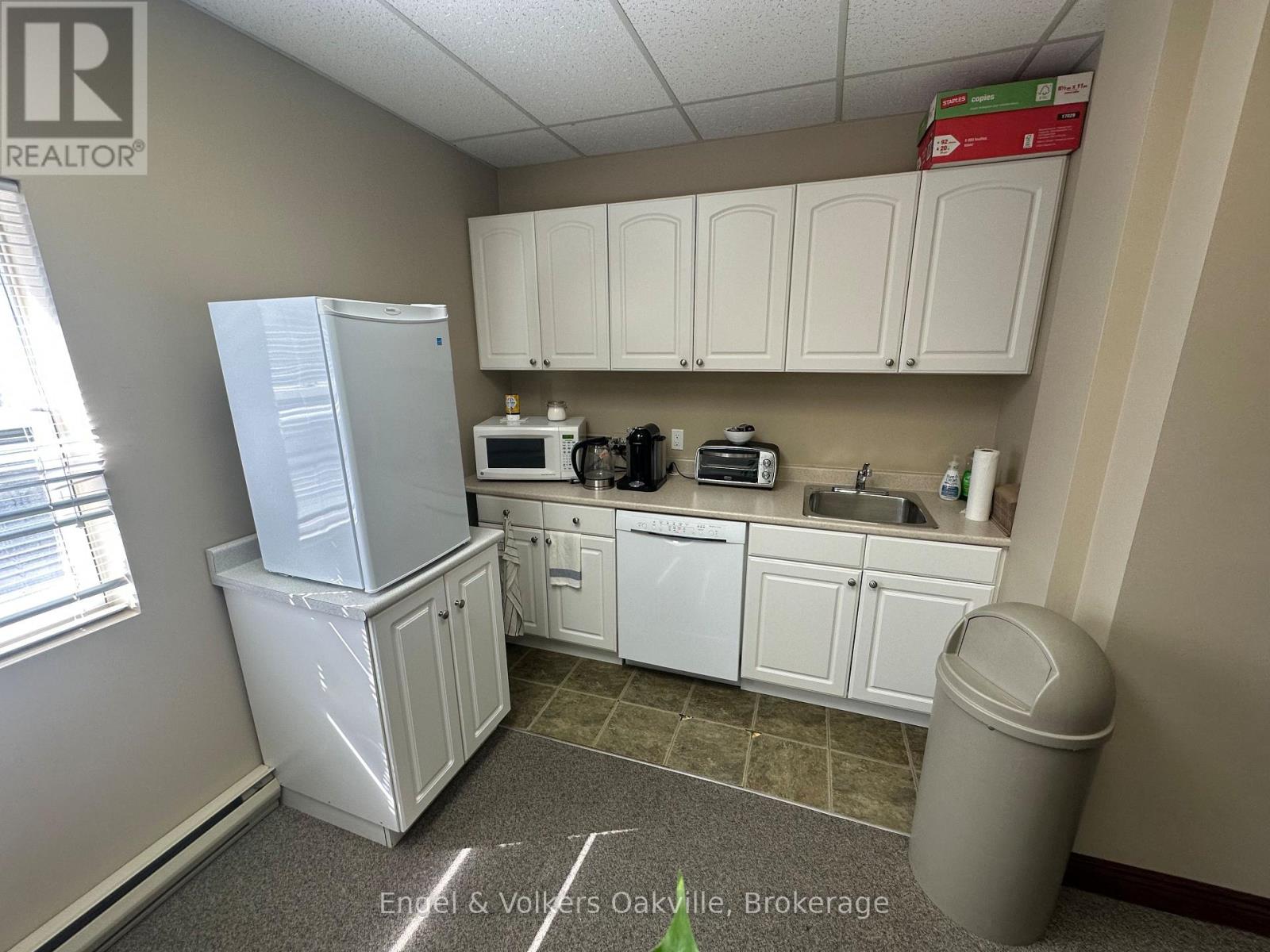 104 - 146 Lakeshore Road E Property Photo 19