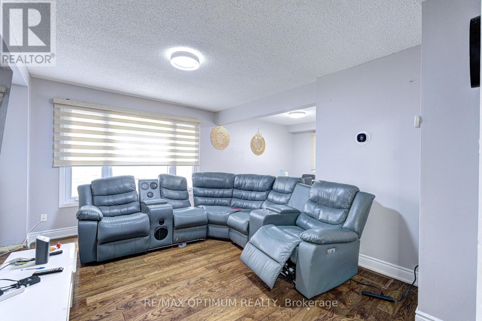 5 Roehampton Crescent Property Photo 2