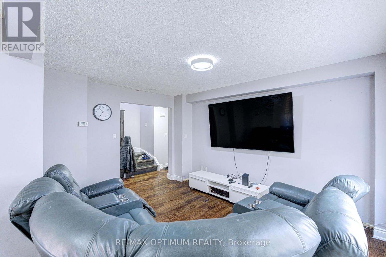 5 Roehampton Crescent Property Photo 3