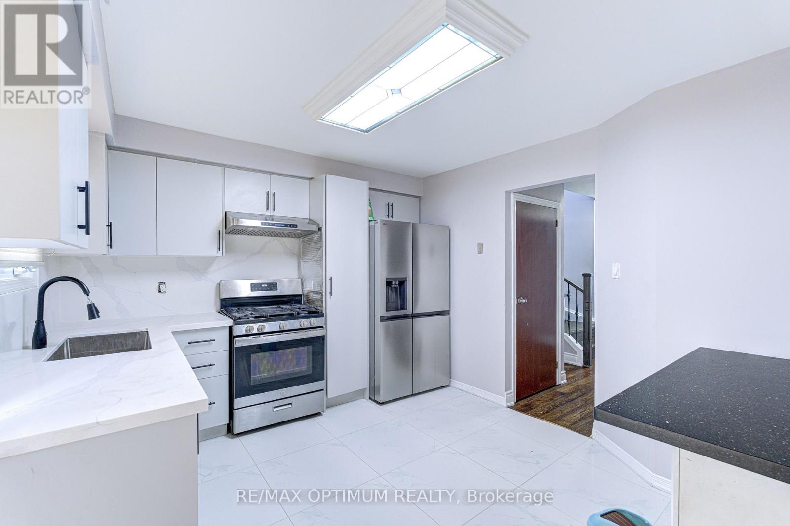 5 Roehampton Crescent Property Photo 8