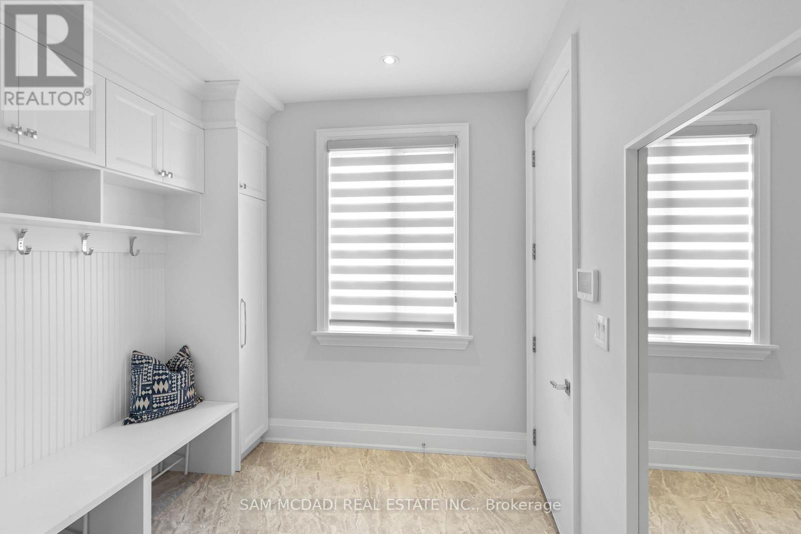 390 Sandhurst Drive Property Photo 17