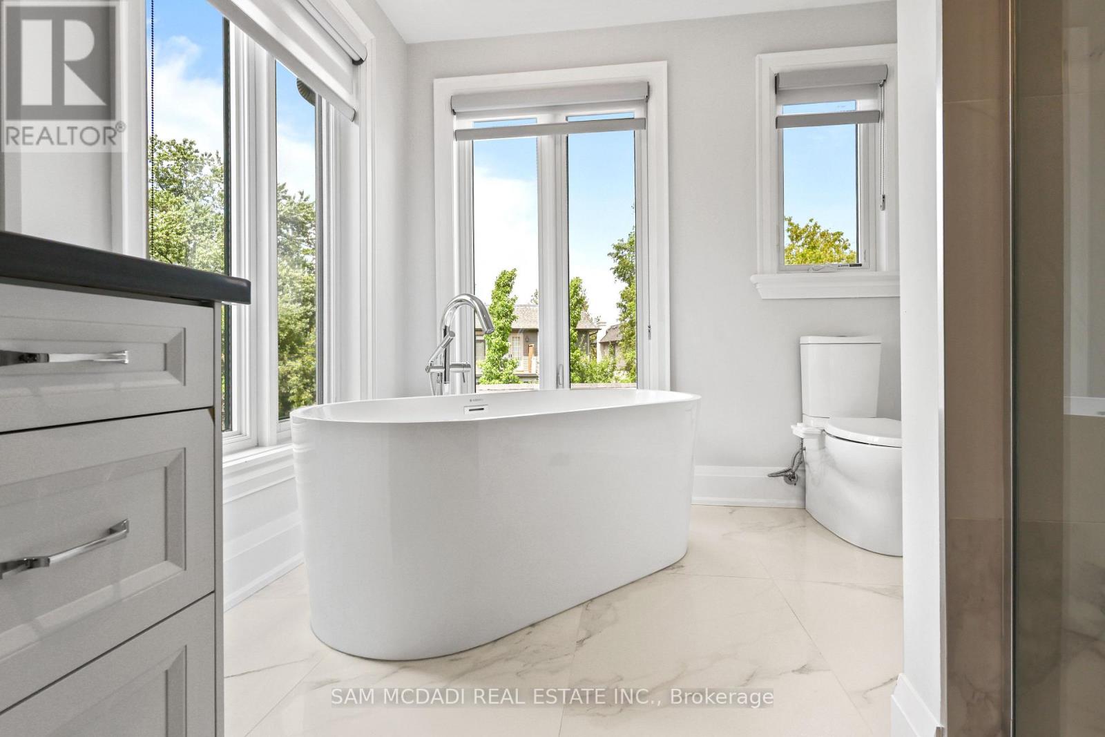 390 Sandhurst Drive Property Photo 26