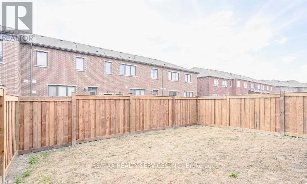 4 Divers Road Property Photo 32