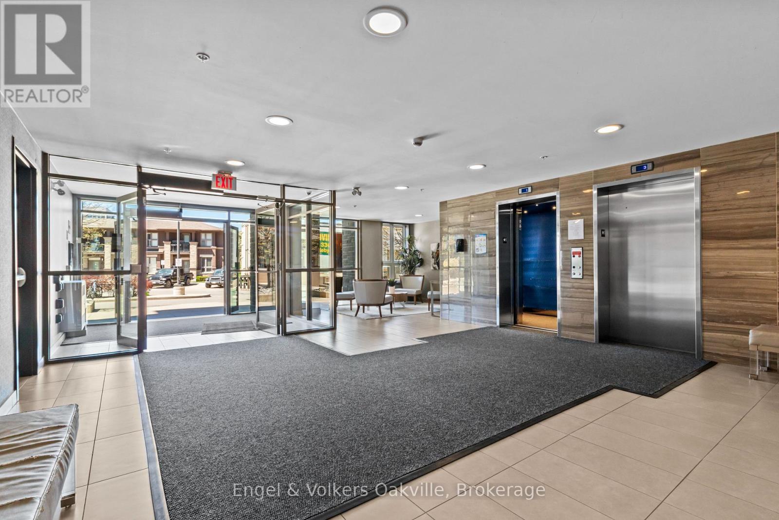 135 - 5010 Corporate Drive Property Photo 2