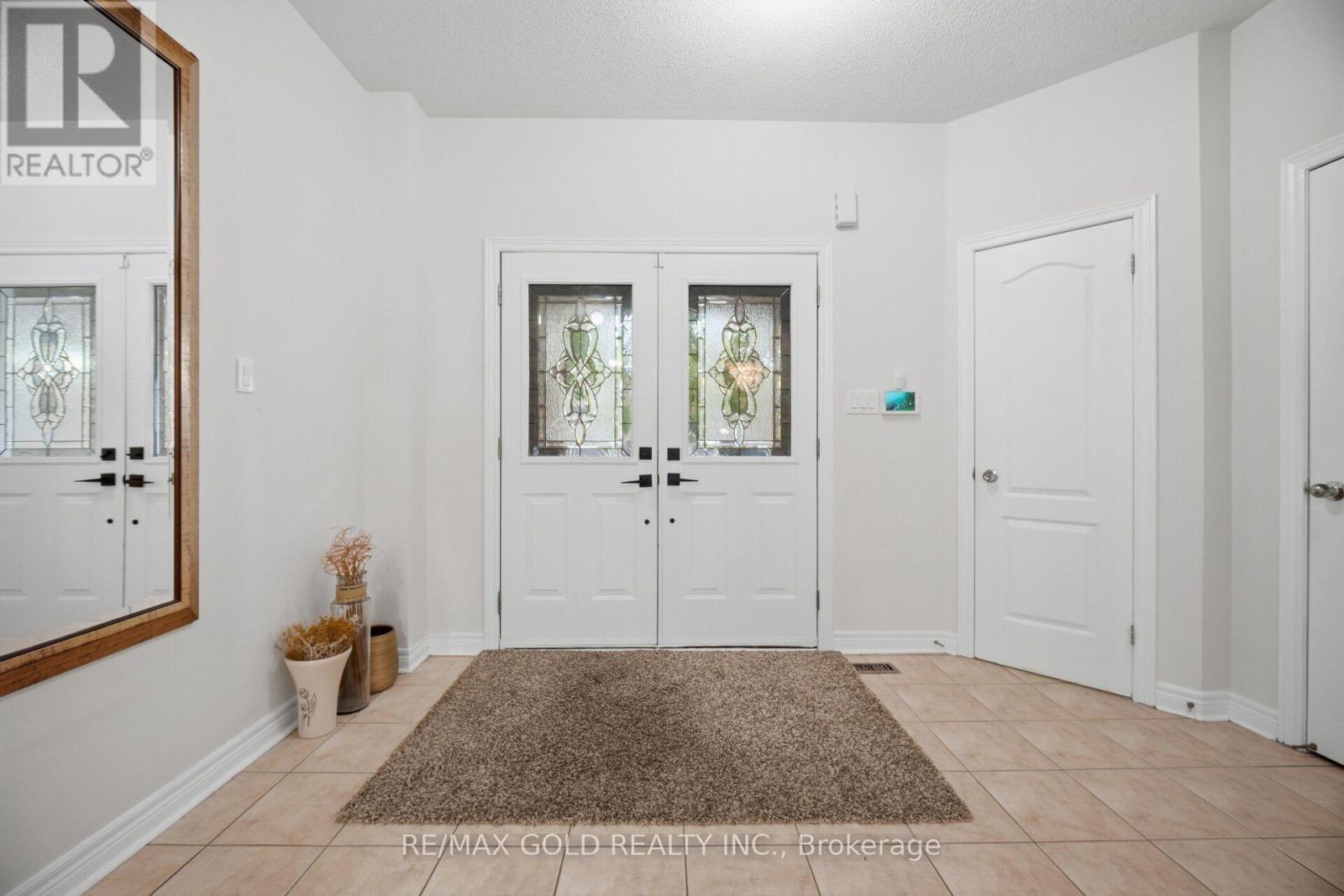 10 Sir Jacobs Crescent Property Photo 3