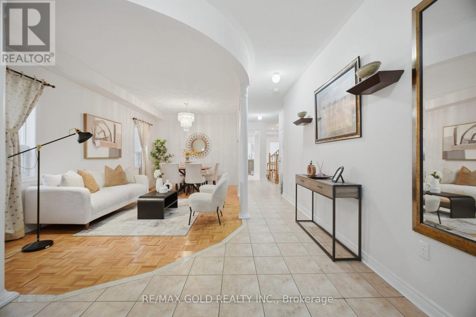 10 Sir Jacobs Crescent Property Photo 4