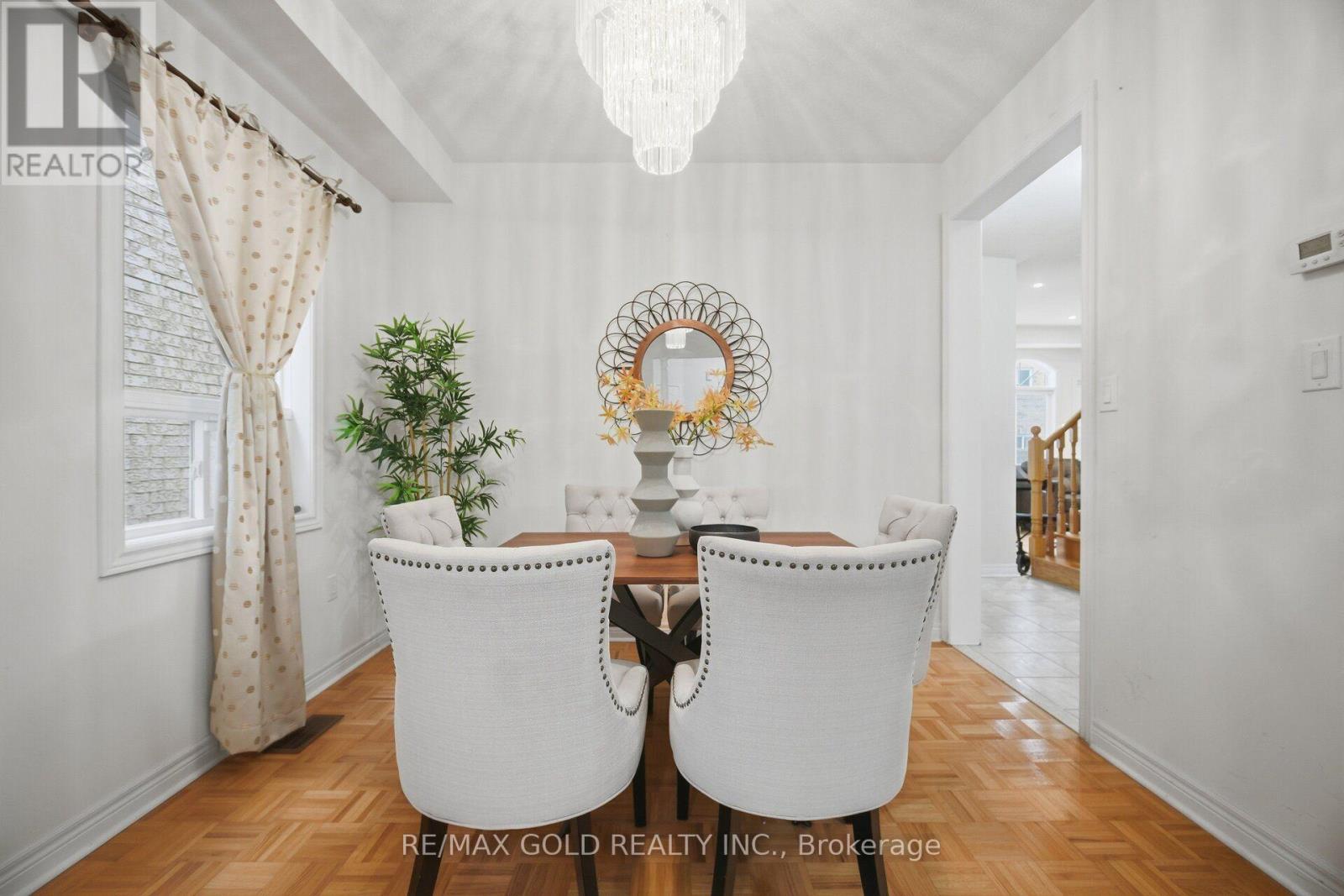 10 Sir Jacobs Crescent Property Photo 8