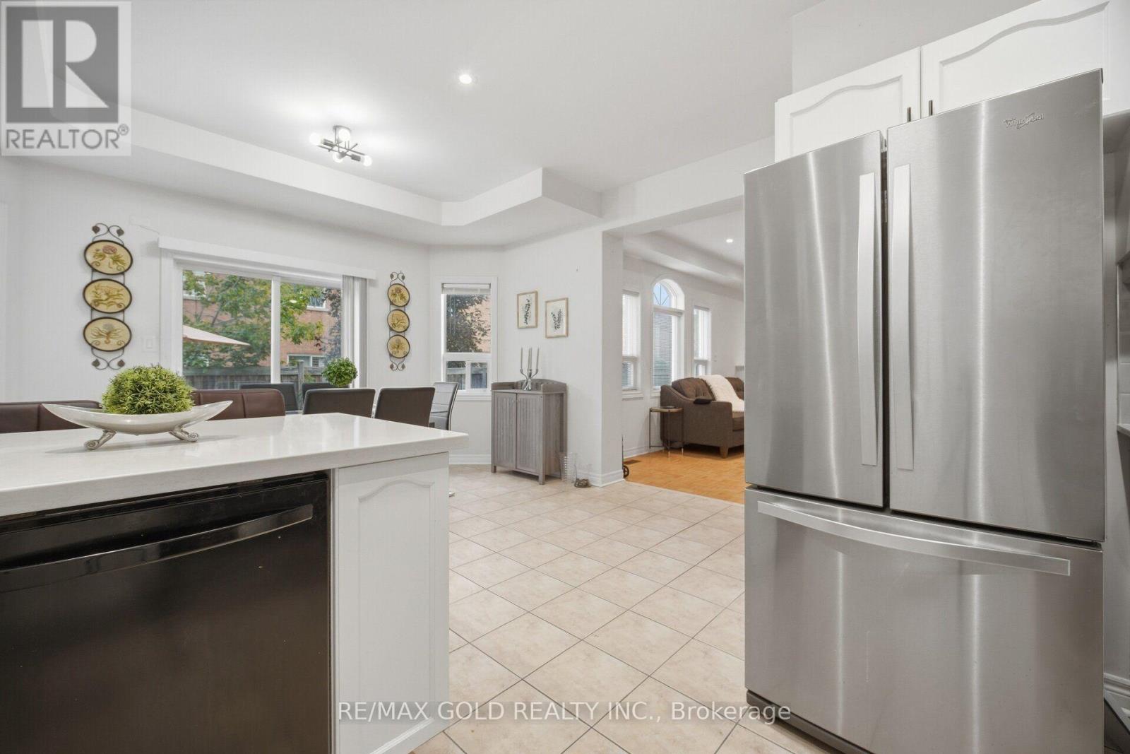 10 Sir Jacobs Crescent Property Photo 9