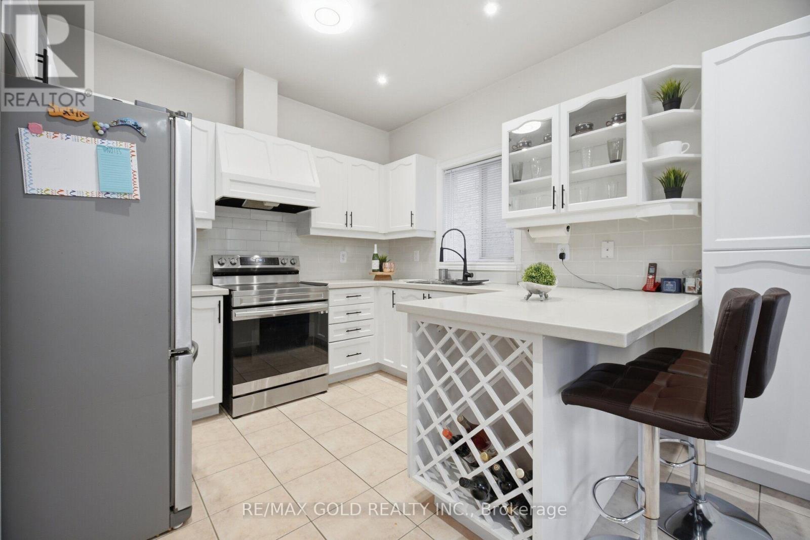 10 Sir Jacobs Crescent Property Photo 10