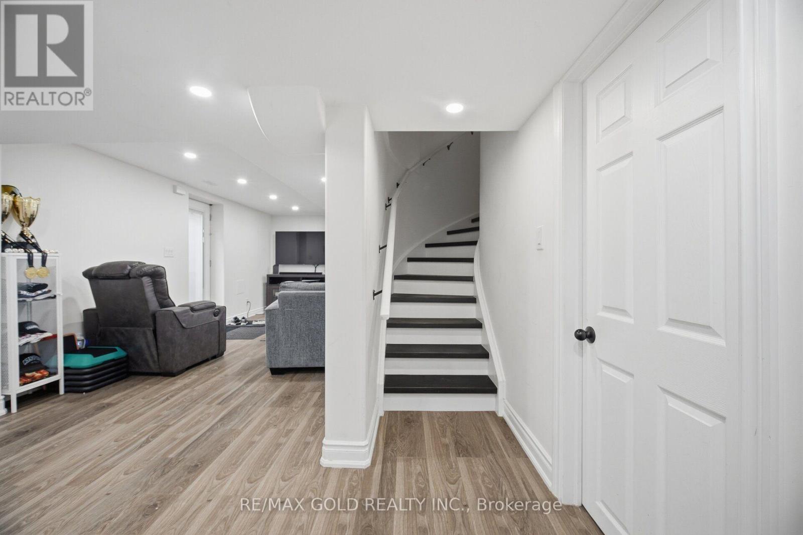 10 Sir Jacobs Crescent Property Photo 36
