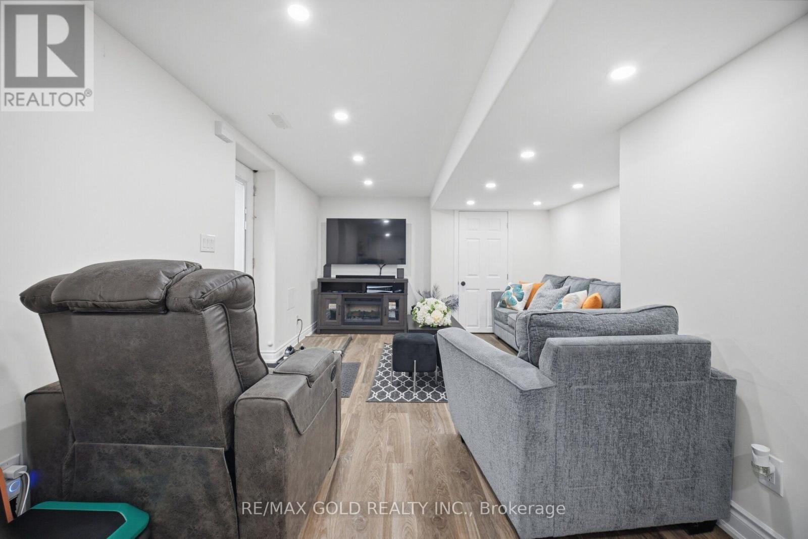 10 Sir Jacobs Crescent Property Photo 38