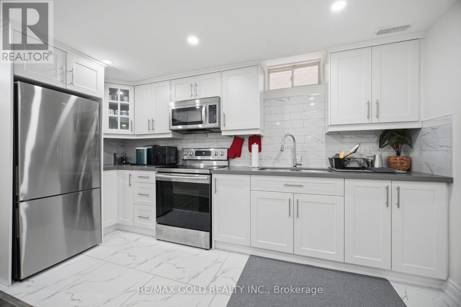 10 Sir Jacobs Crescent Property Photo 39