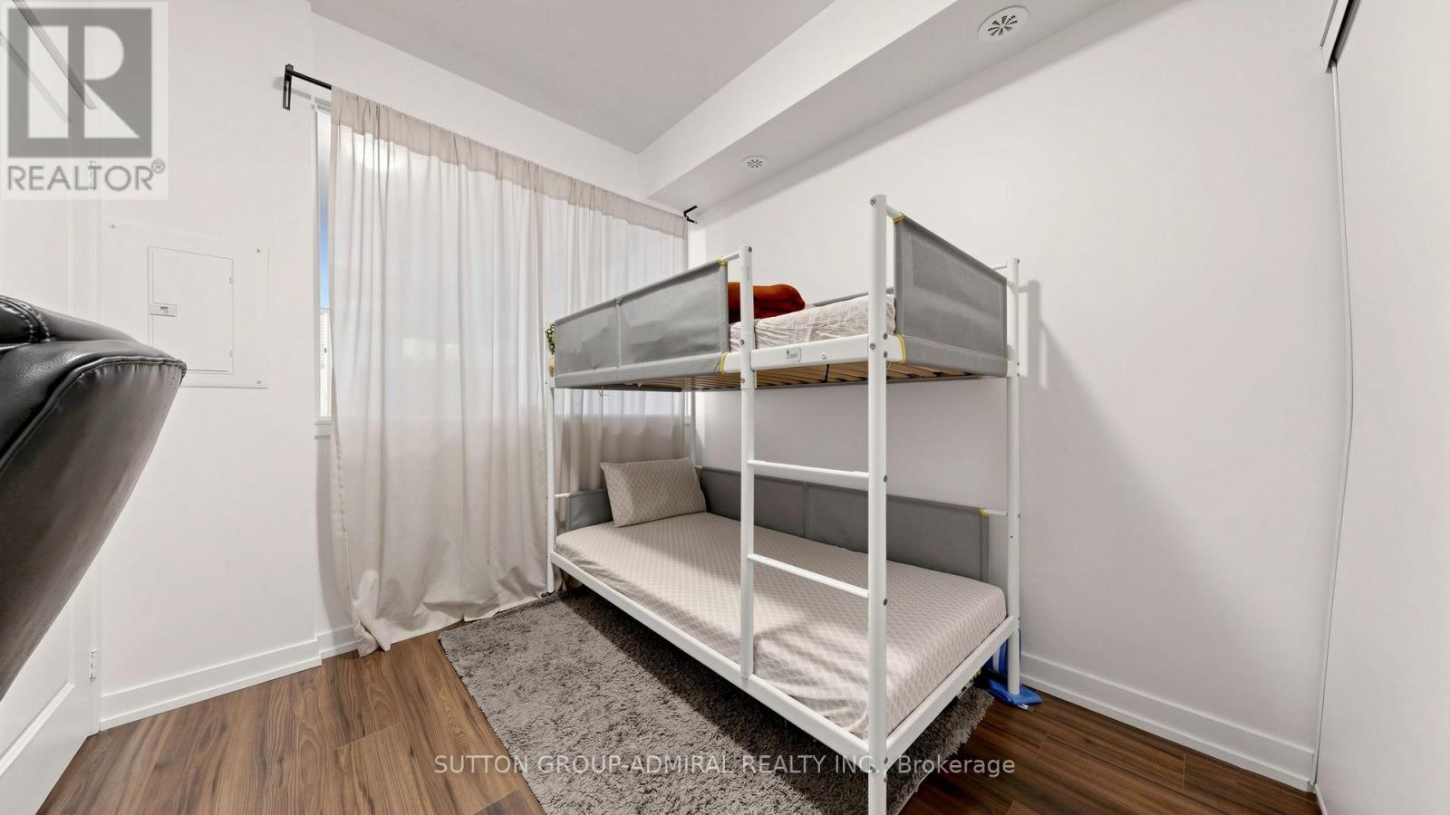 14 - 869 Wilson Avenue Property Photo 16