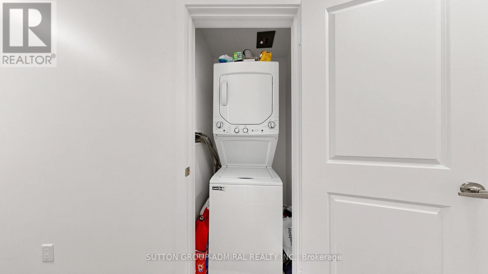 14 - 869 Wilson Avenue Property Photo 19