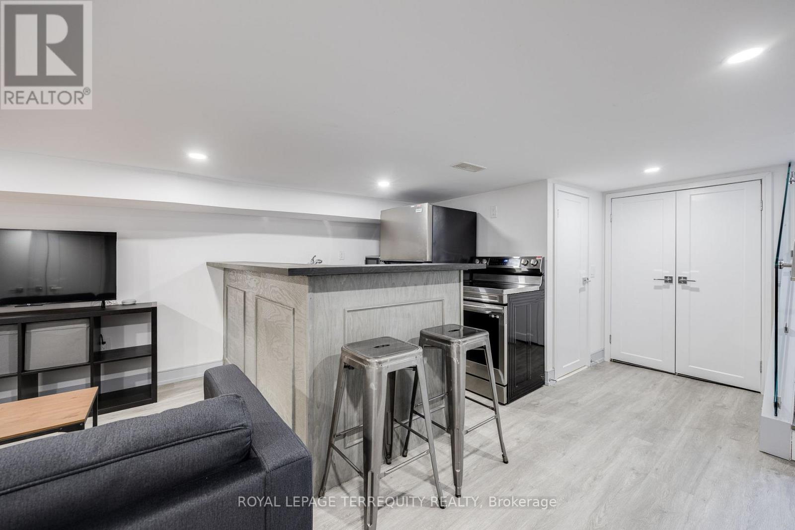 Bsmt - 668 Indian Road Property Photo 5