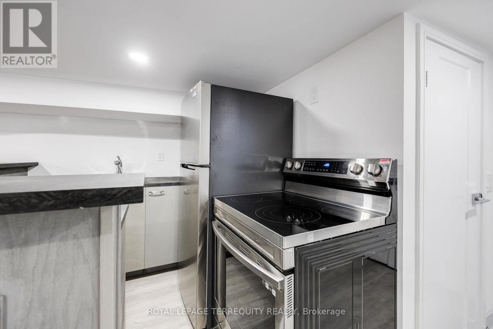 Bsmt - 668 Indian Road Property Photo 7