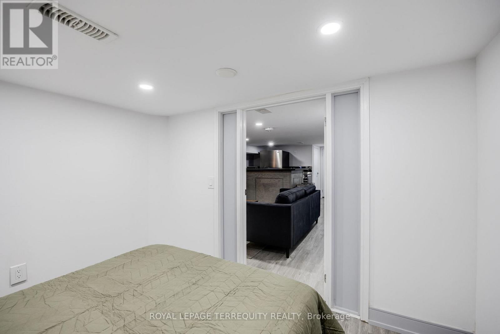 Bsmt - 668 Indian Road Property Photo 16