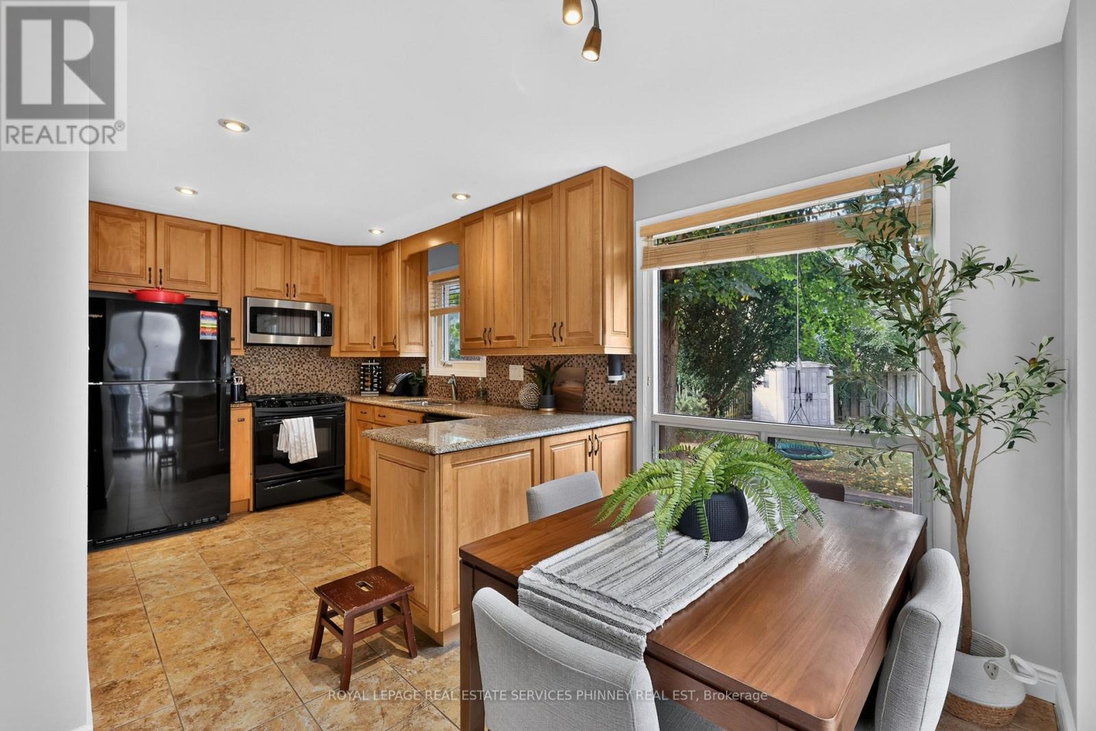 2467 Grindstone Court Property Photo 11