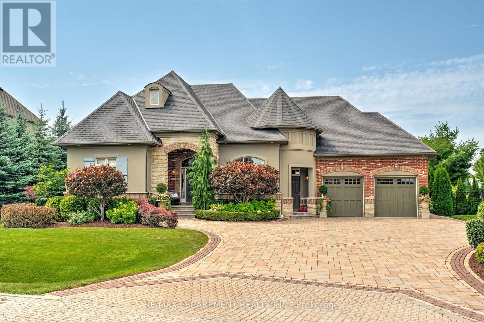 4 Holdroyd Court Property Photo 1