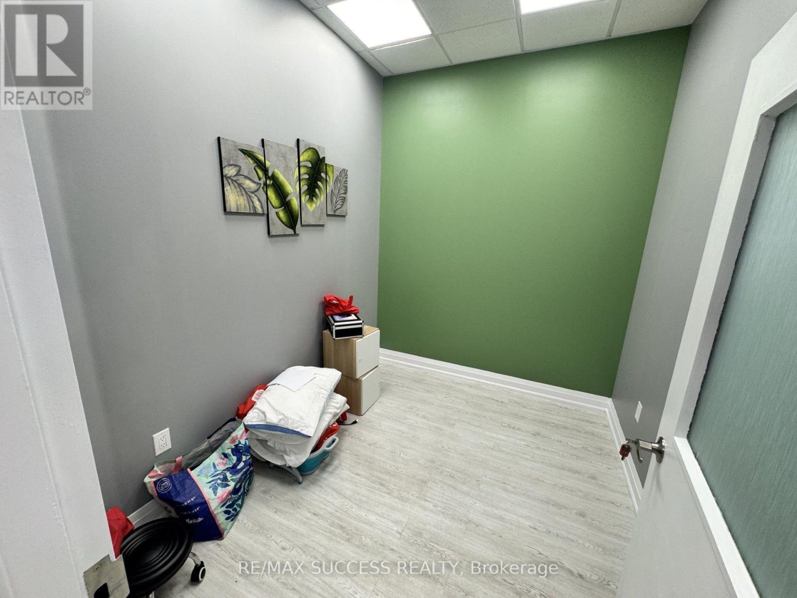209 - 3465 Platinum Drive Property Photo 4