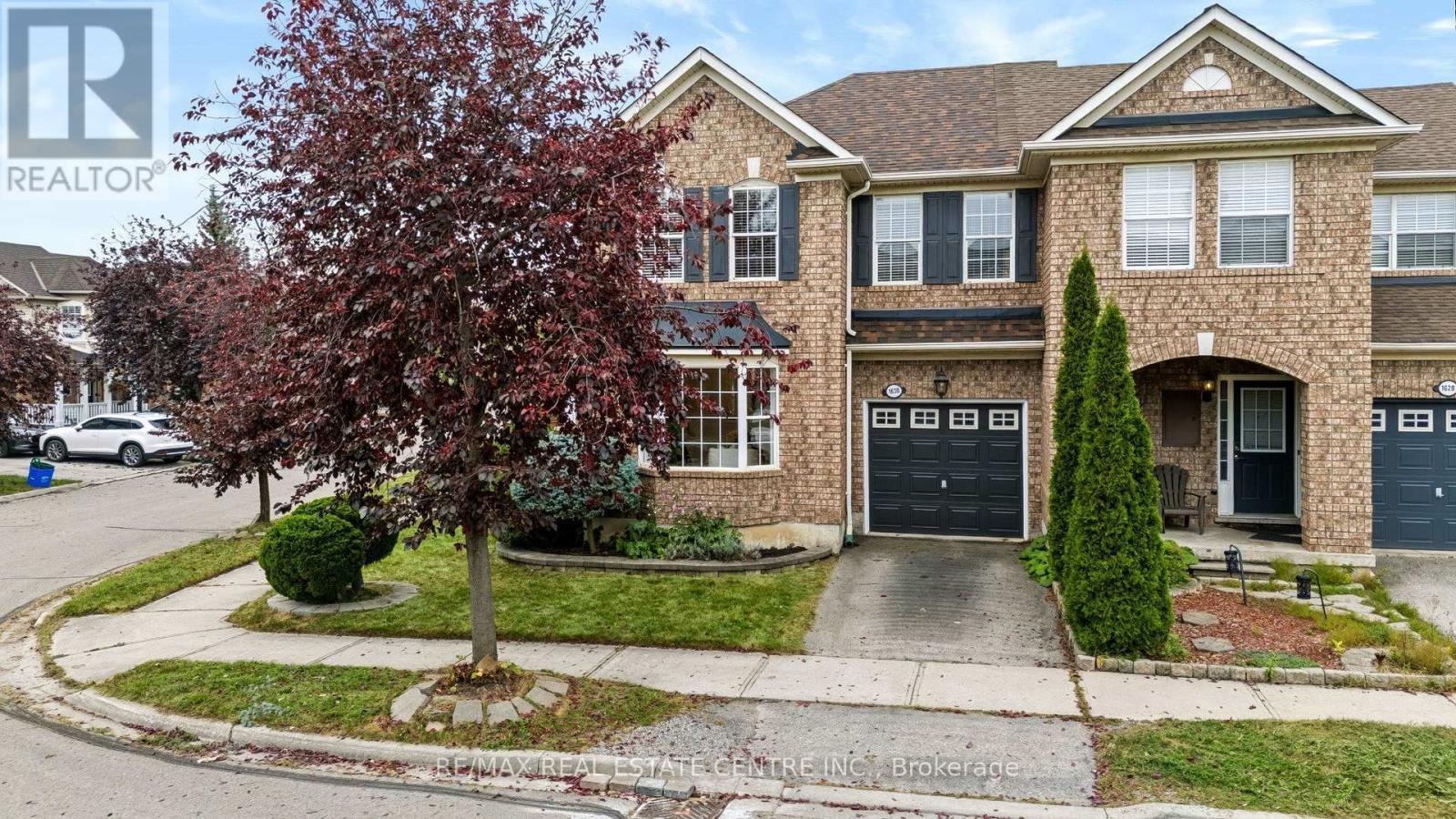 1630 Cartwright Crescent Property Photo 2