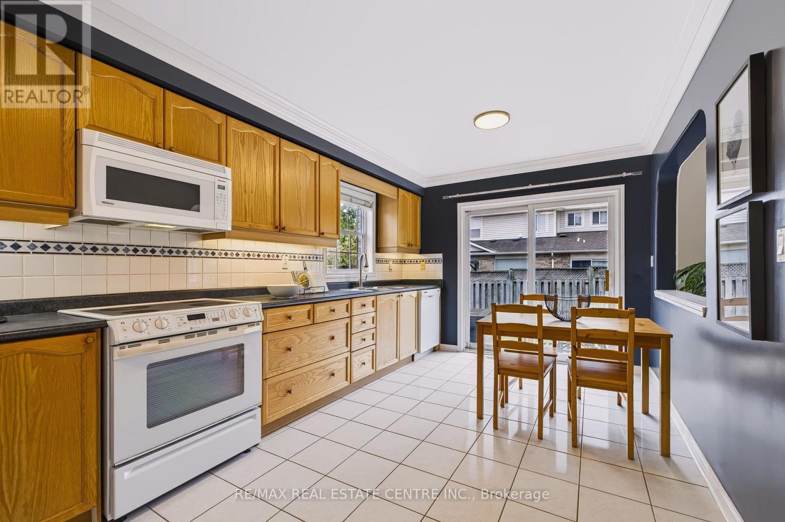 1630 Cartwright Crescent Property Photo 9