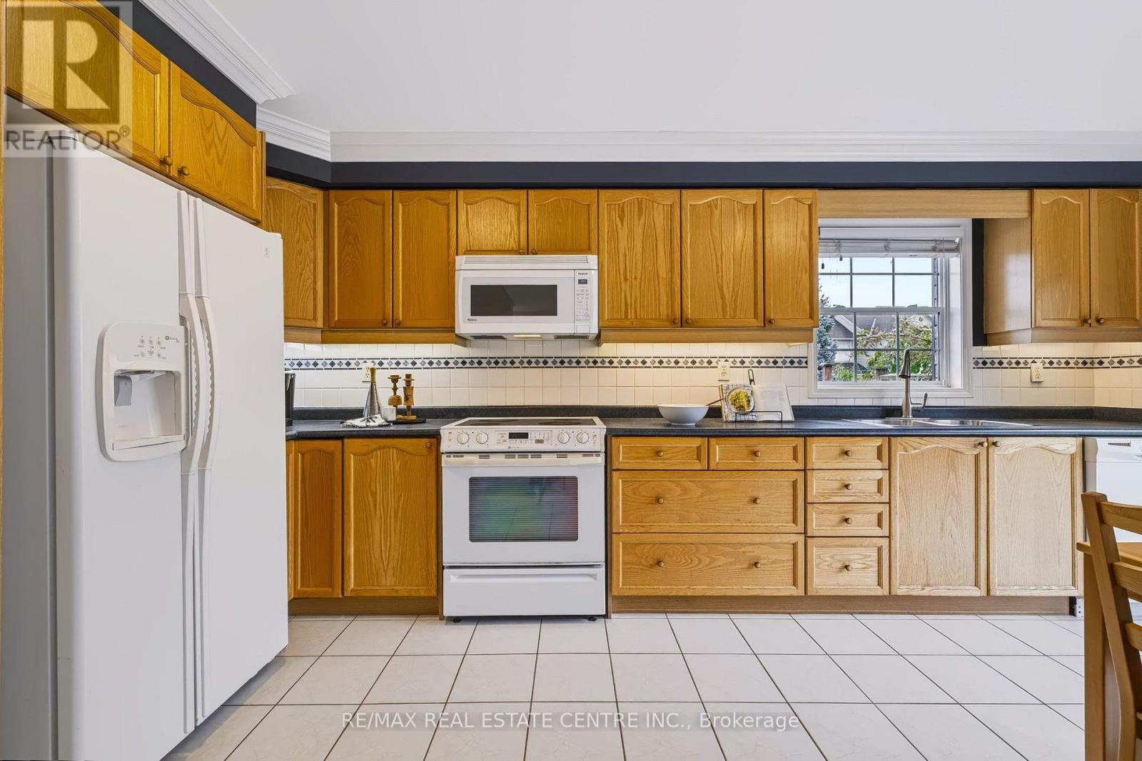1630 Cartwright Crescent Property Photo 11