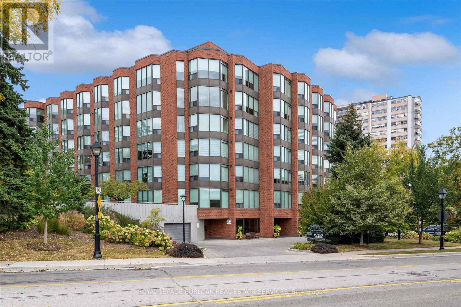 404 - 2121 Lakeshore Road Photo de la propriété 1